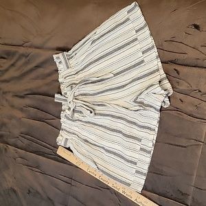 Juniors medium Planet Gold 12" striped shorts